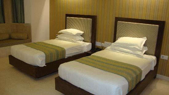 Golden Huts Resort